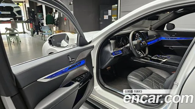 BMW 7 Series (G70) 2024 Белый из Кореи, фото 2