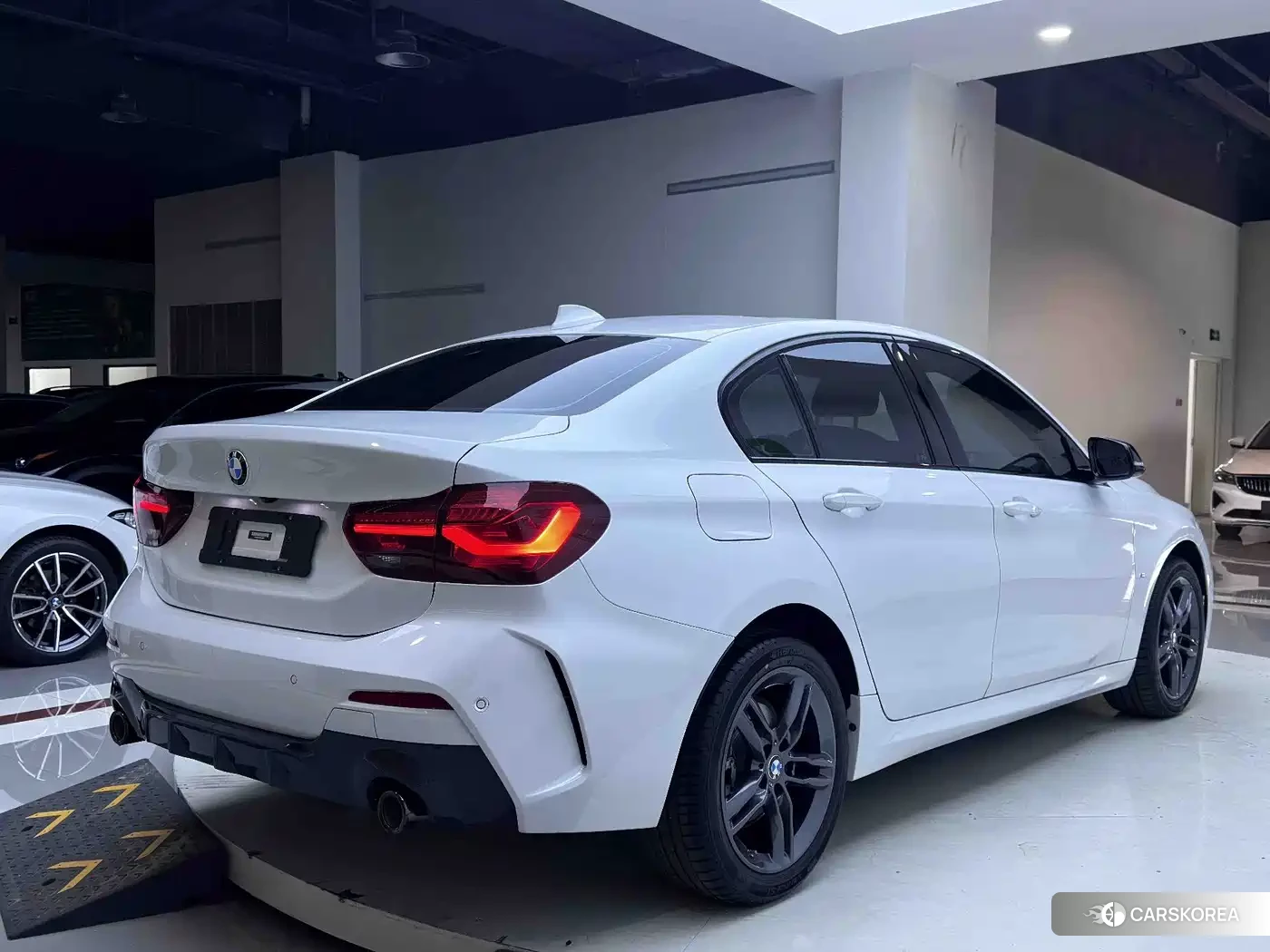 BMW 1 series 2023 Белый из Китая, фото 2