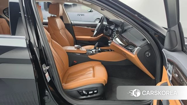 BMW 5 Series (G30) 2022 Черный из Кореи, фото 2