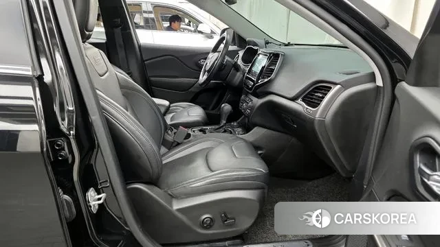 Jeep Cherokee (KL) 2021 Черный из Кореи, фото 2