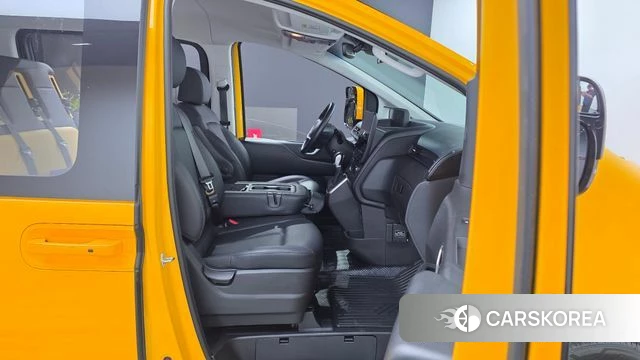 Hyundai Staria 2024 Желтый из Кореи, фото 2
