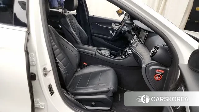 Mercedes-Benz E-Class W213 2021 Белый из Кореи, фото 2