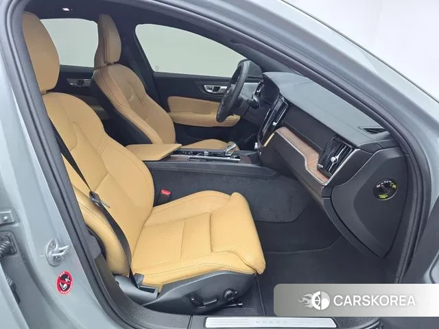 Volvo S60 3rd generation 2024 Серый из Кореи, фото 2