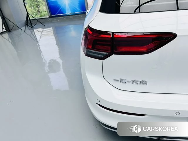 Volkswagen Golf 2024 Белый из Китая, фото 2