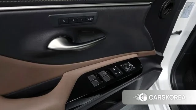 Lexus ES300h 7th generation 2022 Белый из Кореи, фото 2