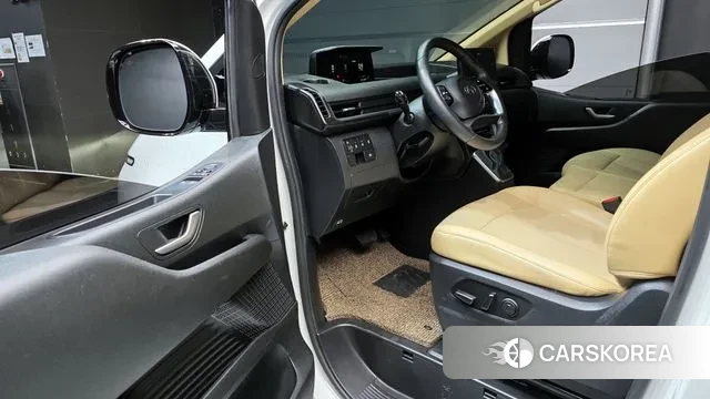 Hyundai Staria 2023 Белый из Кореи, фото 2