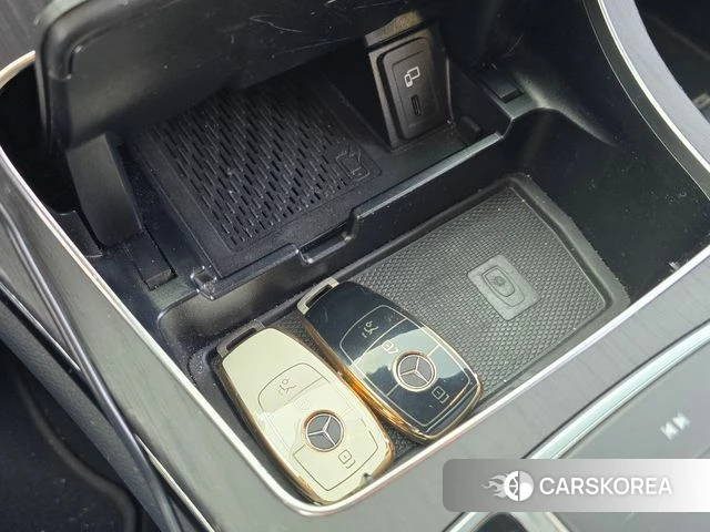 Mercedes-Benz GLC-Class X253 2023 Белый из Кореи, фото 2