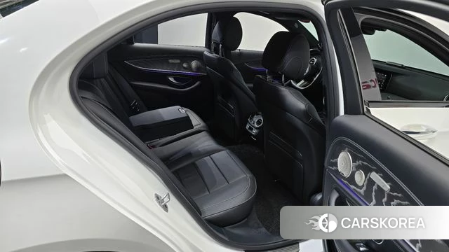 Mercedes-Benz E-Class W213 2023 Белый из Кореи, фото 2
