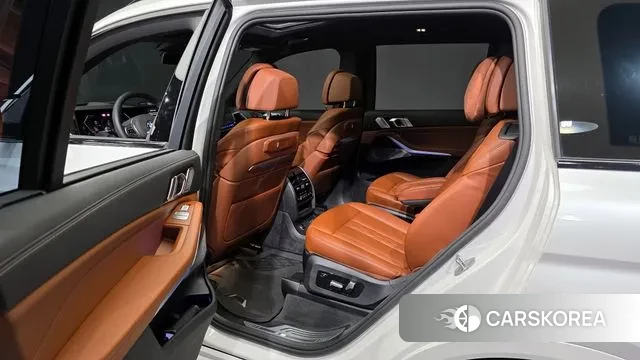 BMW X7 (G07) 2025 Белый из Кореи, фото 2