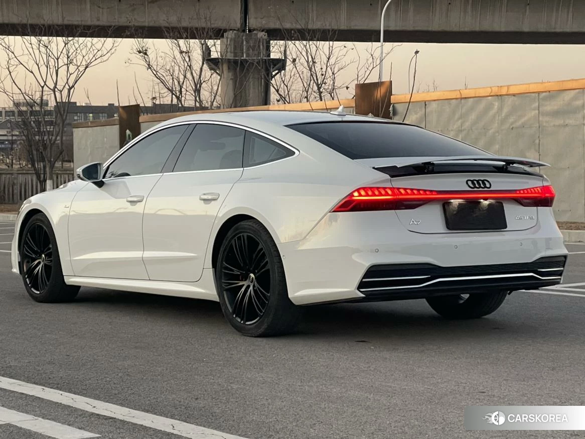Audi A7 2022 Белый из Китая, фото 2