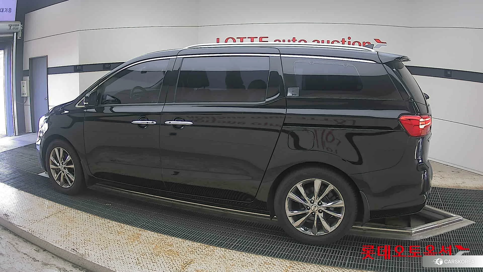 Kia Carnival 2020 Черный из Кореи, фото 2