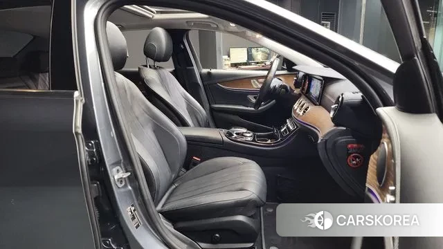 Mercedes-Benz E-Class W213 2020 Серый из Кореи, фото 2