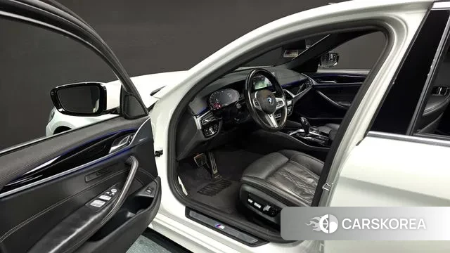 BMW 5 Series (G30) 2020 Белый из Кореи, фото 2