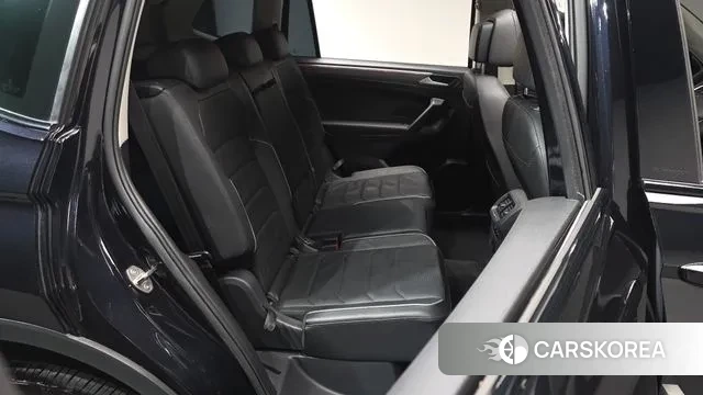 Volkswagen Tiguan Allspace 2024 Черный из Кореи, фото 2