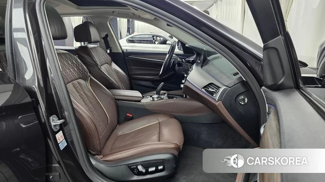 BMW 5 Series (G30) 2019 Серый из Кореи, фото 2
