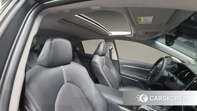 Toyota Camry (XV70) 2023 Белый из Кореи, фото 2