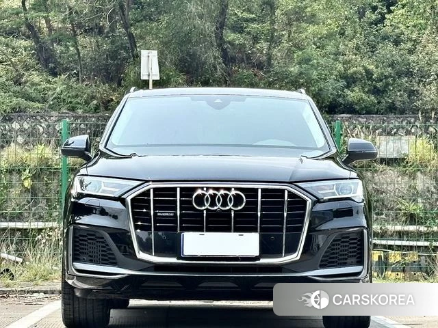 Audi Q7 2023 Черный из Китая, фото 2