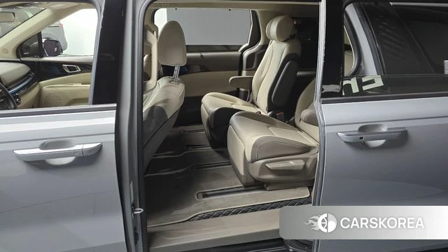 Kia The New Carnival 4th Generation 2025 Серебристо-серый из Кореи, фото 2