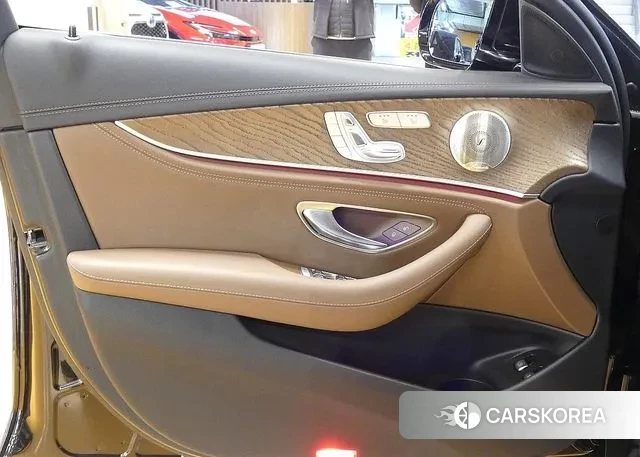 Mercedes-Benz E-Class W213 2022 Черный из Кореи, фото 2