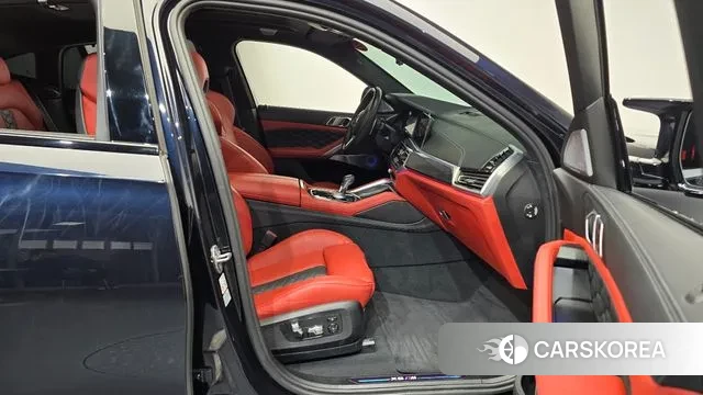 BMW X6M (G06) 2023 Черный из Кореи, фото 2