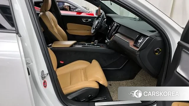 Volvo V60 Cross-Country 2nd Generation 2020 Белый из Кореи, фото 2