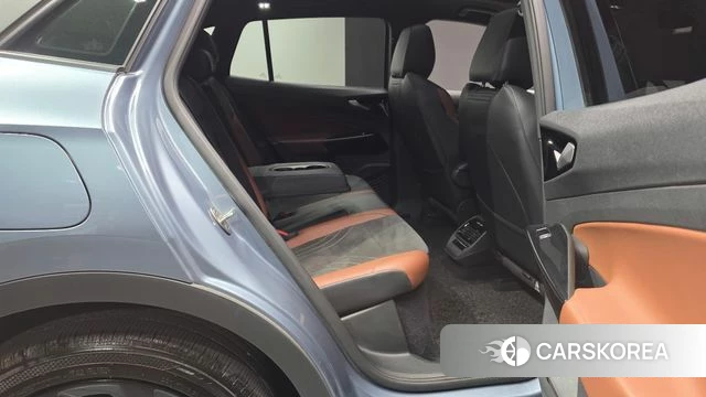 Volkswagen ID.4 2022 Светло-серебряный цвет из Кореи, фото 2