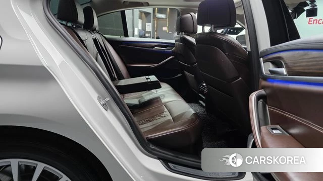 BMW 5 Series (G30) 2020 Белый из Кореи, фото 2
