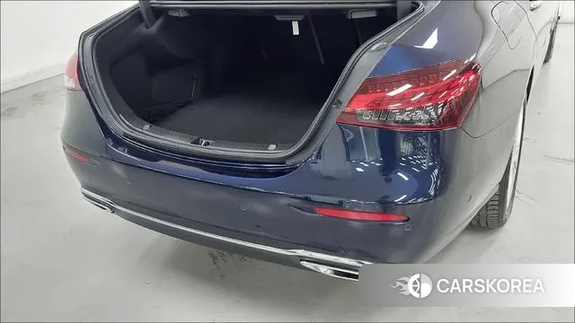 Mercedes-Benz E-Class W213 2023 Синий из Кореи, фото 2