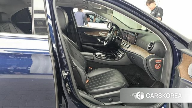 Mercedes-Benz E-Class W213 2018 Синий из Кореи, фото 2