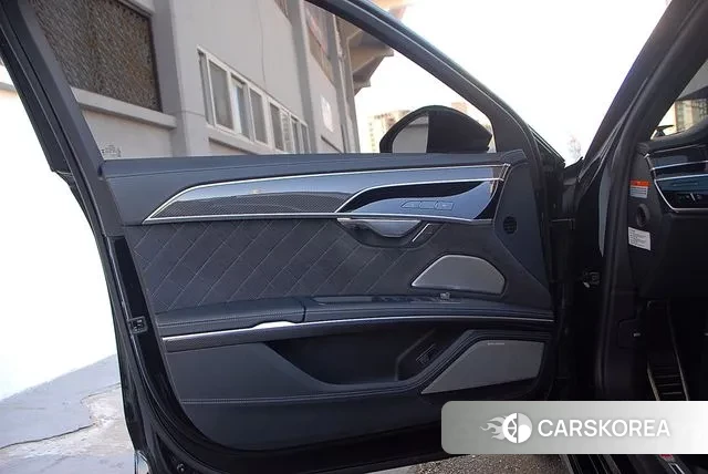 Audi S8 (D5) 2023 Черный из Кореи, фото 2