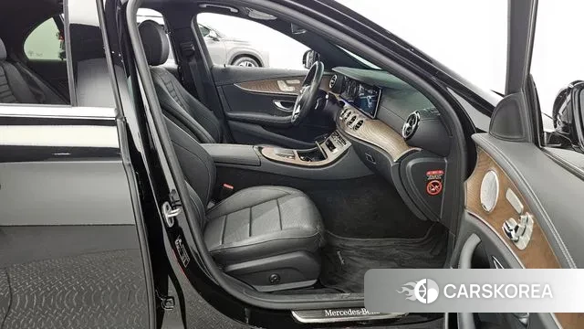 Mercedes-Benz E-Class W213 2020 Черный из Кореи, фото 2