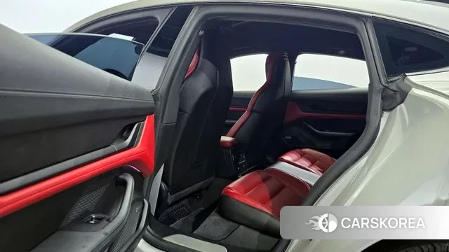 Porsche Taycan 2022 Жемчужный цвет из Кореи, фото 2