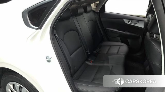 Kia The New K3 2nd generation 2023 Белый из Кореи, фото 2
