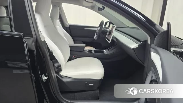 Tesla Model Y 2023 Черный из Кореи, фото 2