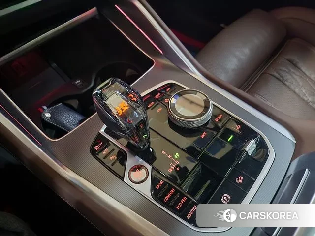 BMW X6 (G06) 2023 Жемчужный цвет из Кореи, фото 2