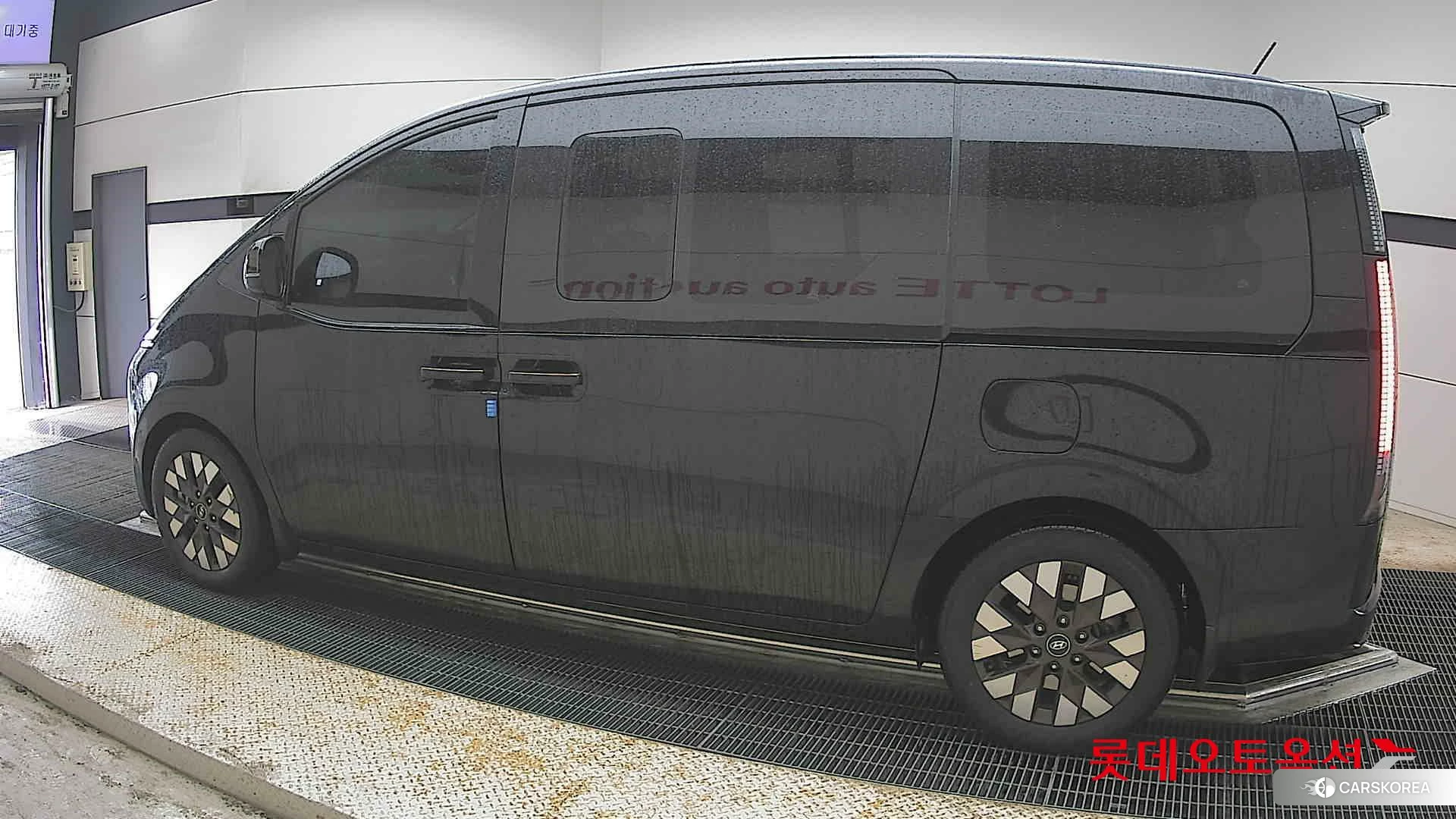 Hyundai Staria Lounge 2022 Abyss Black Pearl из Кореи, фото 2