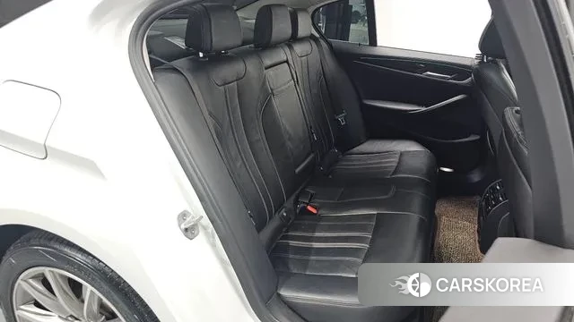 BMW 5 Series (G30) 2018 Белый из Кореи, фото 2