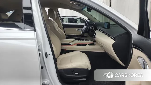 Genesis GV70 2023 Белый из Кореи, фото 2