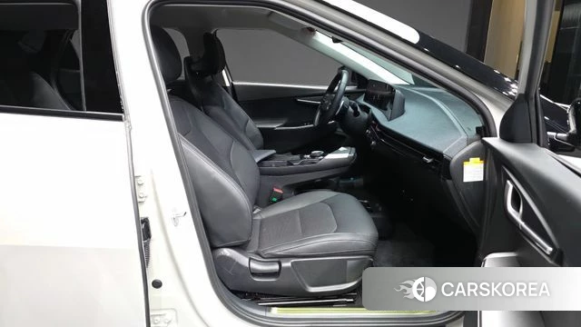 Kia EV6 2023 Серебристо-серый из Кореи, фото 2