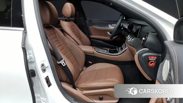 Mercedes-Benz E-Class W213 2022 Белый из Кореи, фото 2