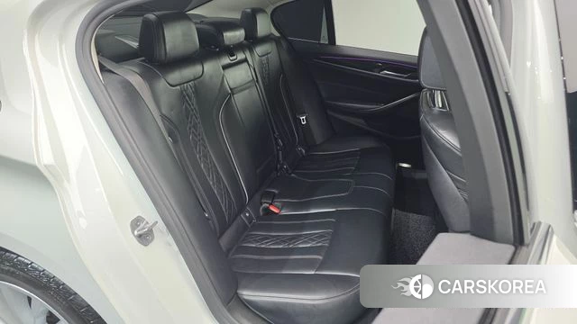 BMW 5 Series (G30) 2019 Белый из Кореи, фото 2