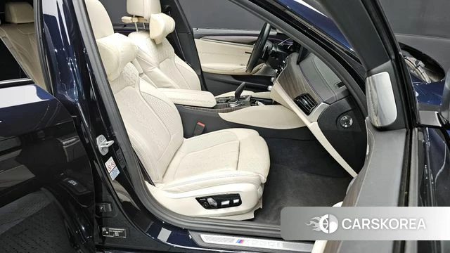 BMW 5 Series (G30) 2020 Черный из Кореи, фото 2