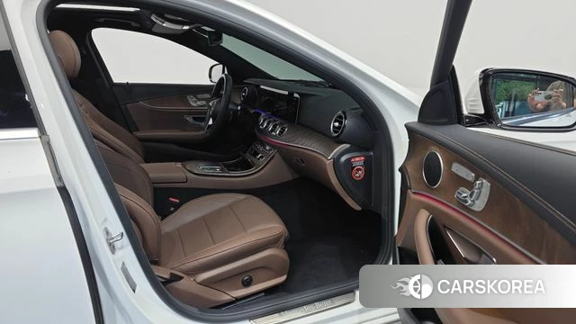 Mercedes-Benz E-Class W213 2023 Белый из Кореи, фото 2