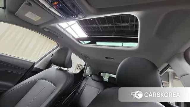 Hyundai Kona (SX2) 2023 Белый из Кореи, фото 2