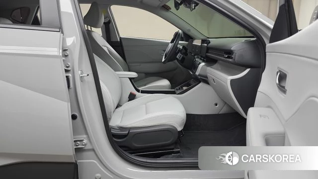 Hyundai Kona (SX2) 2025 Серебристо-серый из Кореи, фото 2