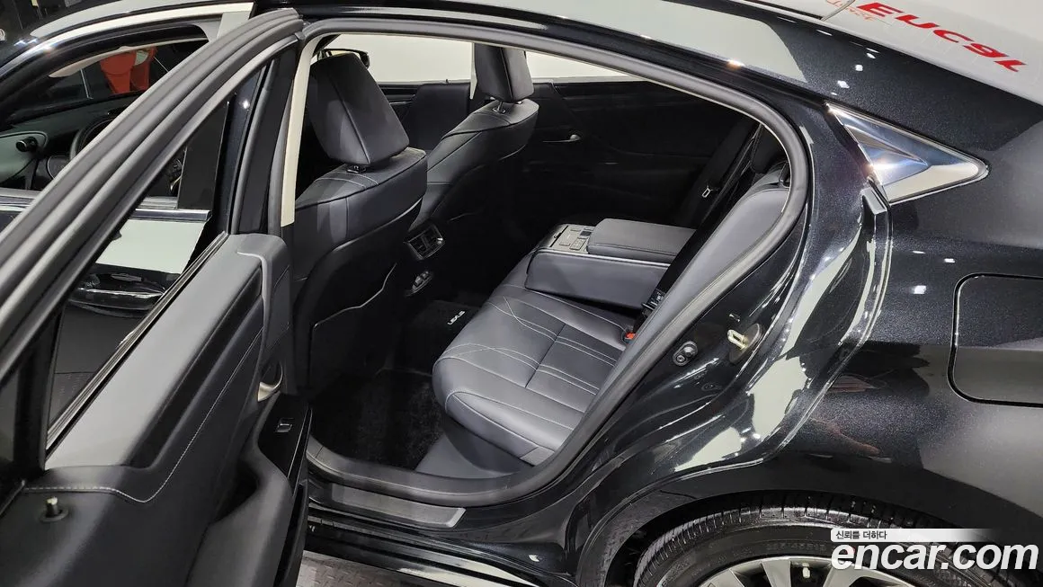 Lexus ES300h 7th generation 2023 Черный из Кореи, фото 2