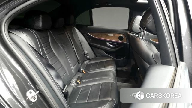 Mercedes-Benz E-Class W213 2023 Серый из Кореи, фото 2