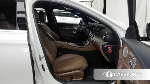 Mercedes-Benz E-Class W213 2023 Белый из Кореи, фото 2