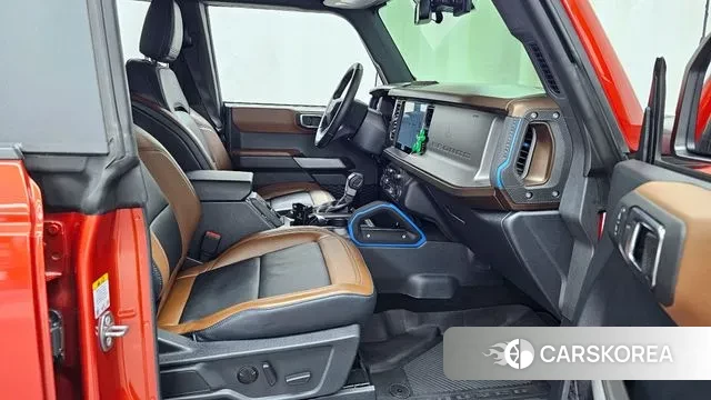 Ford Bronco 6th Generation 2022 Красный из Кореи, фото 2