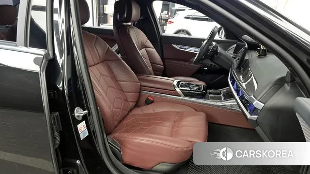 BMW 7 Series (G70) 2024 Черный из Кореи, фото 2